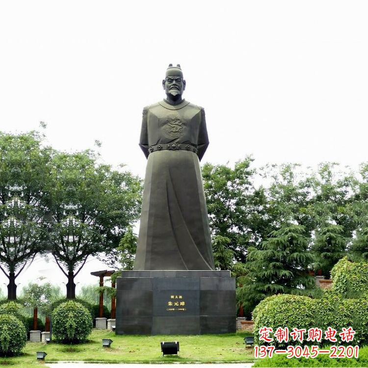 达州“洪武之治”明太祖石雕塑像