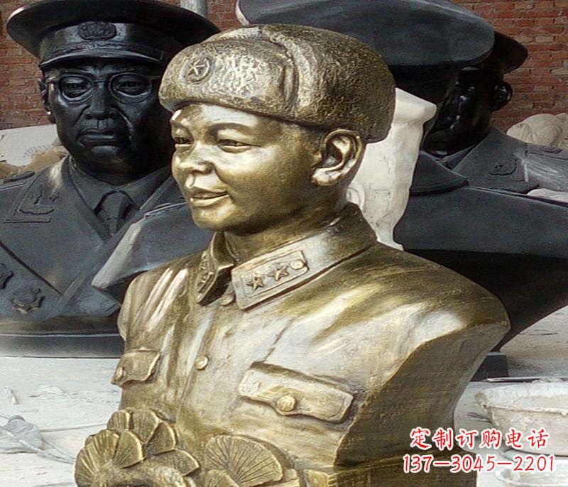 达州半身雷锋铜像