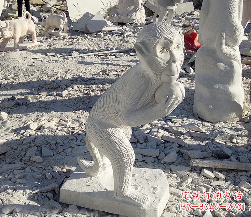 达州抱桃子的猴子石雕系列传承古老文化,让爱活跃起来