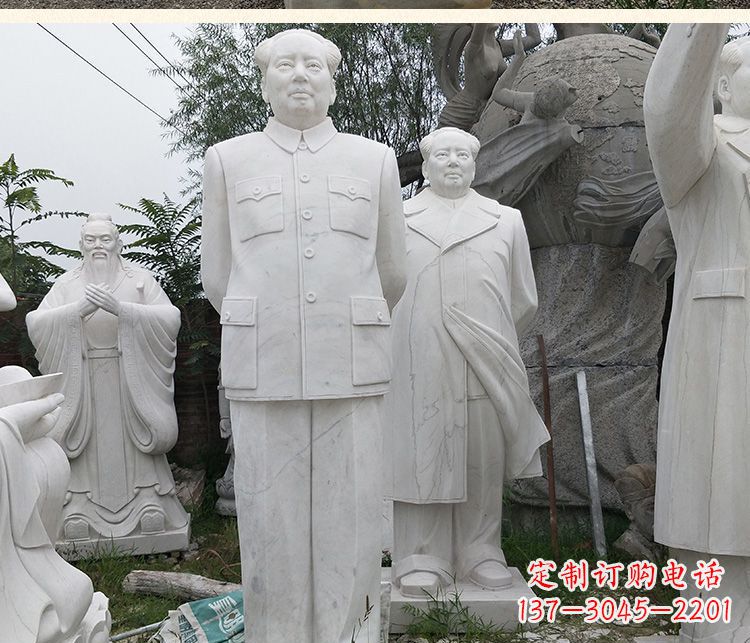 达州新一代中国政治精神的象征——“背手的毛主席”石雕