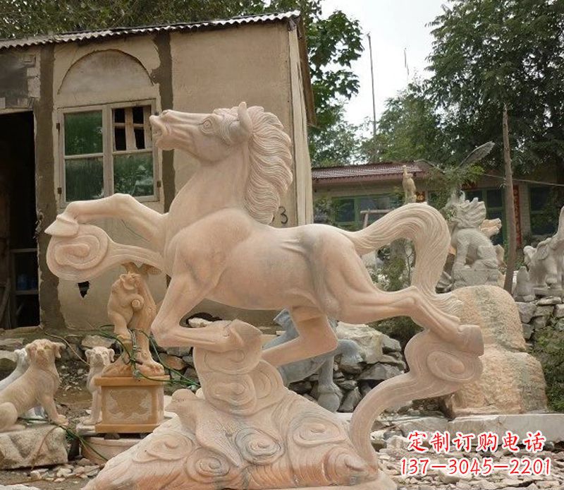 达州奔马石雕晚霞红动物雕塑