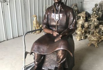 达州白求恩坐姿纯铜雕塑赞颂英雄的象征