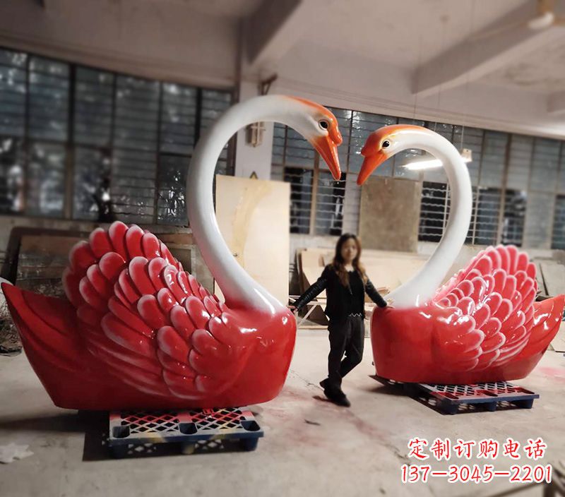 达州天鹅玻璃钢爱心婚礼景观摆件