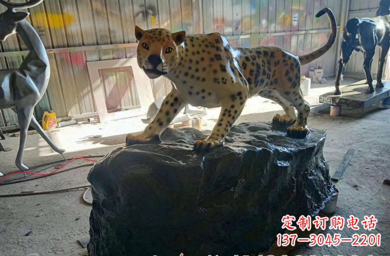 达州玻璃钢豹子雕塑 (2)