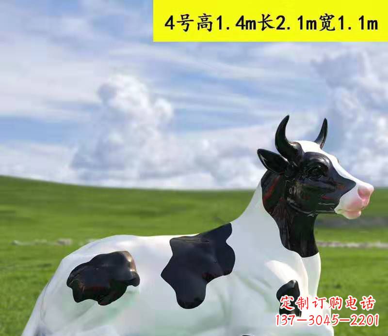 达州玻璃钢彩绘黑白奶牛雕塑