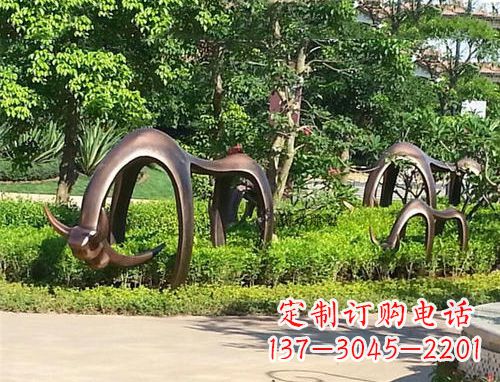 达州玻璃钢动物雕塑公园草坪的美丽装饰