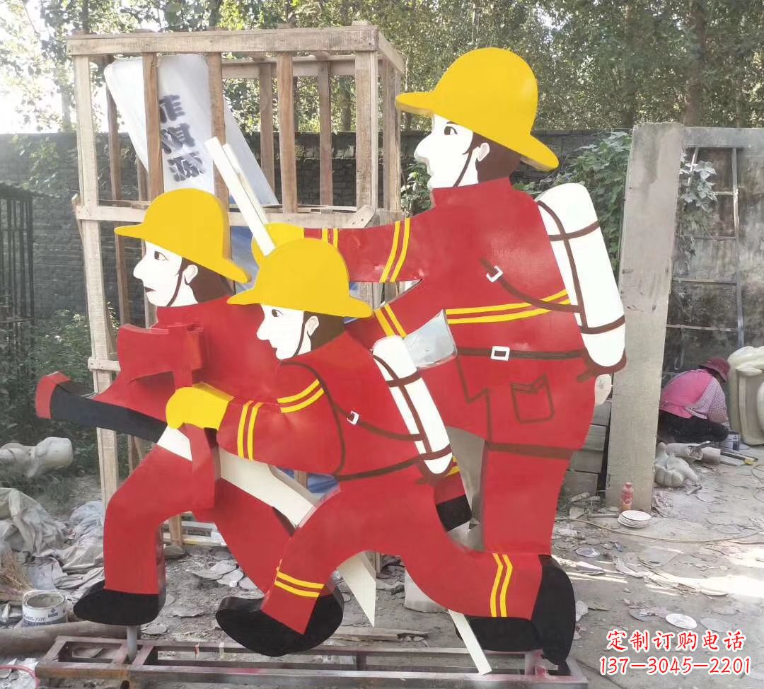 达州玻璃钢消防员雕塑——精致的园林景观装饰