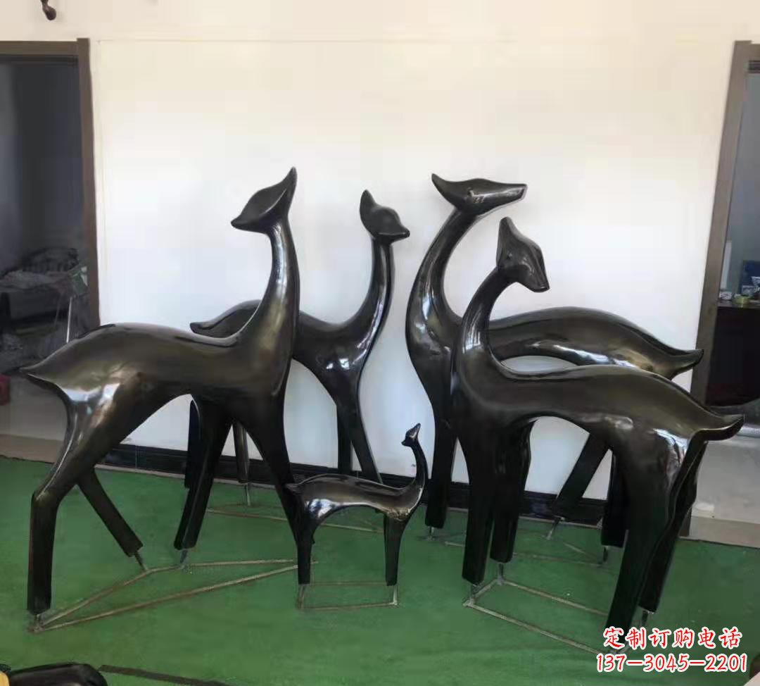 达州玻璃钢仿铜鹿雕塑完美点缀庭院景观