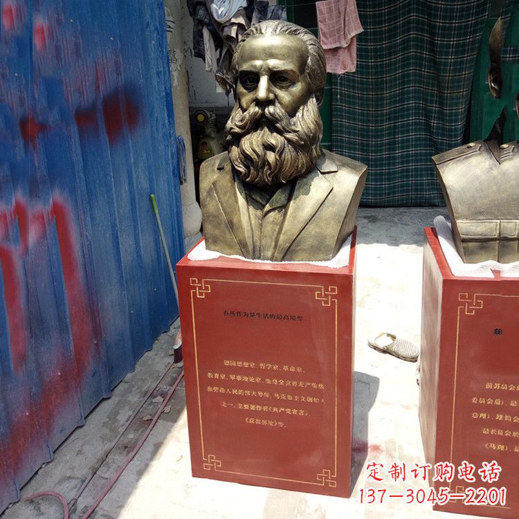达州玻璃钢仿铜马克思雕塑——缅怀伟大思想家