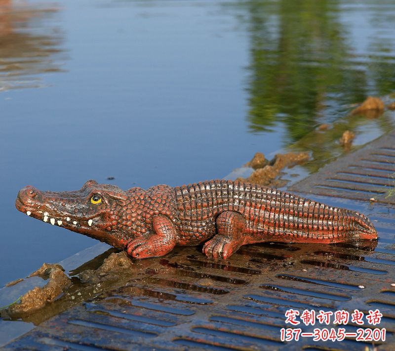 达州玻璃钢仿真鳄鱼园林水景景观动物雕塑