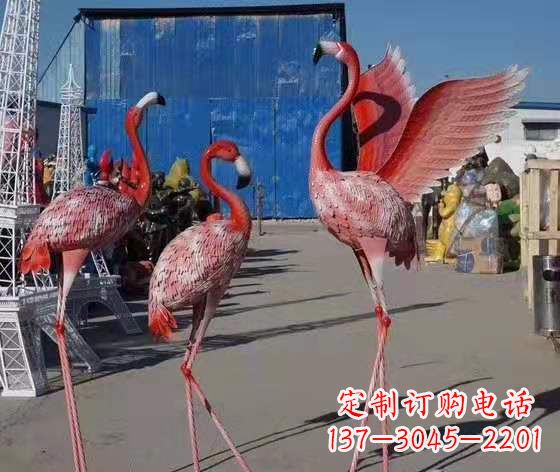 达州火烈鸟雕塑以玻璃钢创造精美的景观雕塑