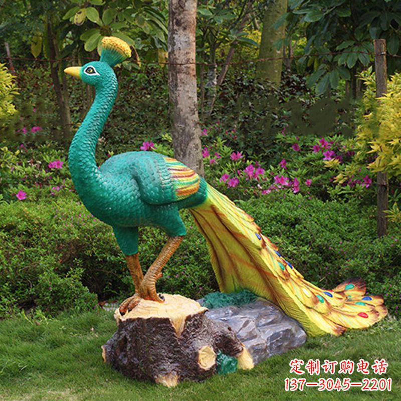 达州玻璃钢制作的孔雀雕塑