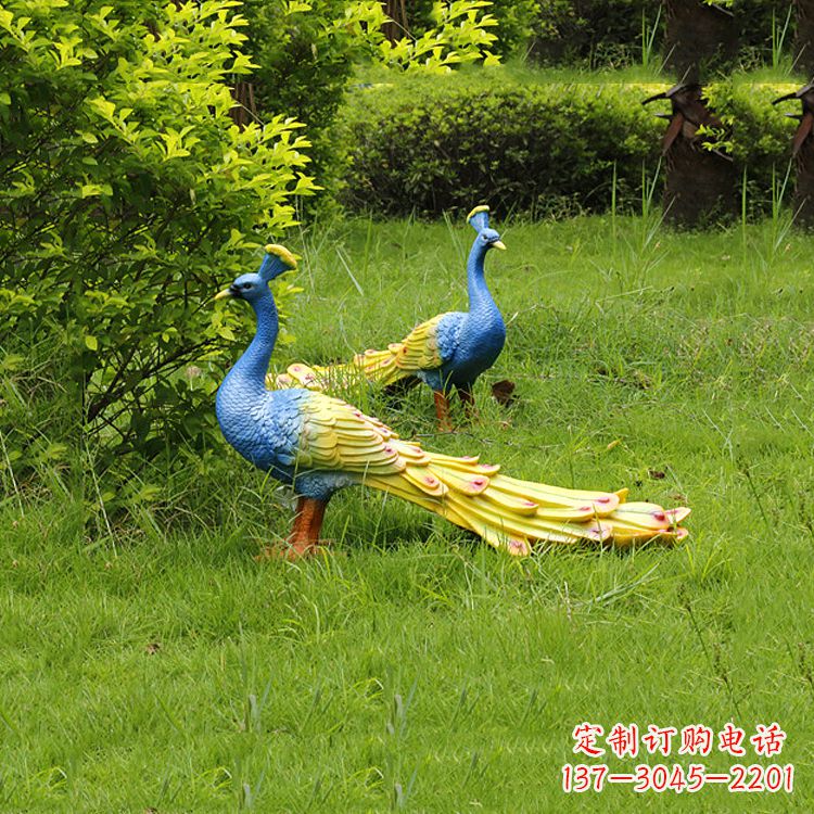 达州玻璃钢孔雀雕塑——艺术点缀公园草坪
