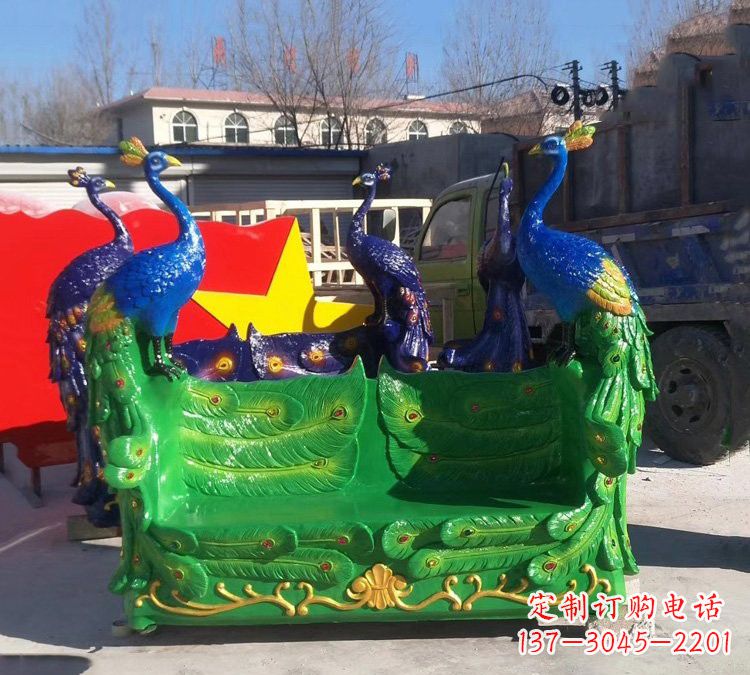 达州玻璃钢孔雀雕塑给您带来精美的艺术体验