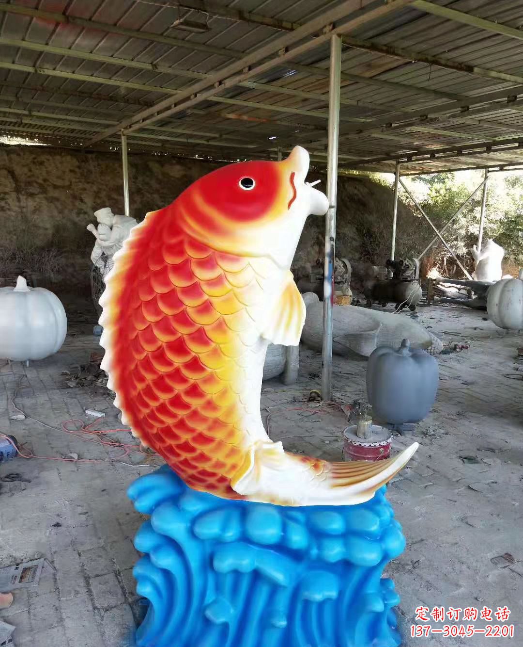 达州玻璃钢仿真鲤鱼喷泉雕塑