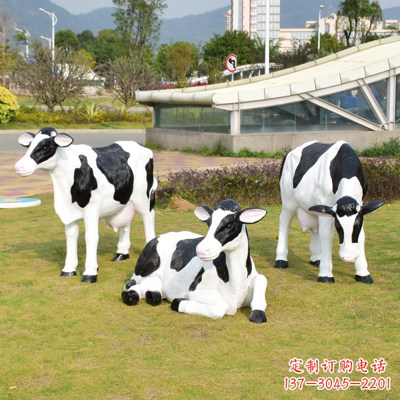 达州玻璃钢奶牛雕塑给环境带来美丽