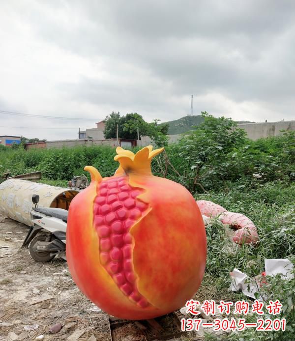 达州玻璃钢仿真石榴雕塑——精美的艺术品