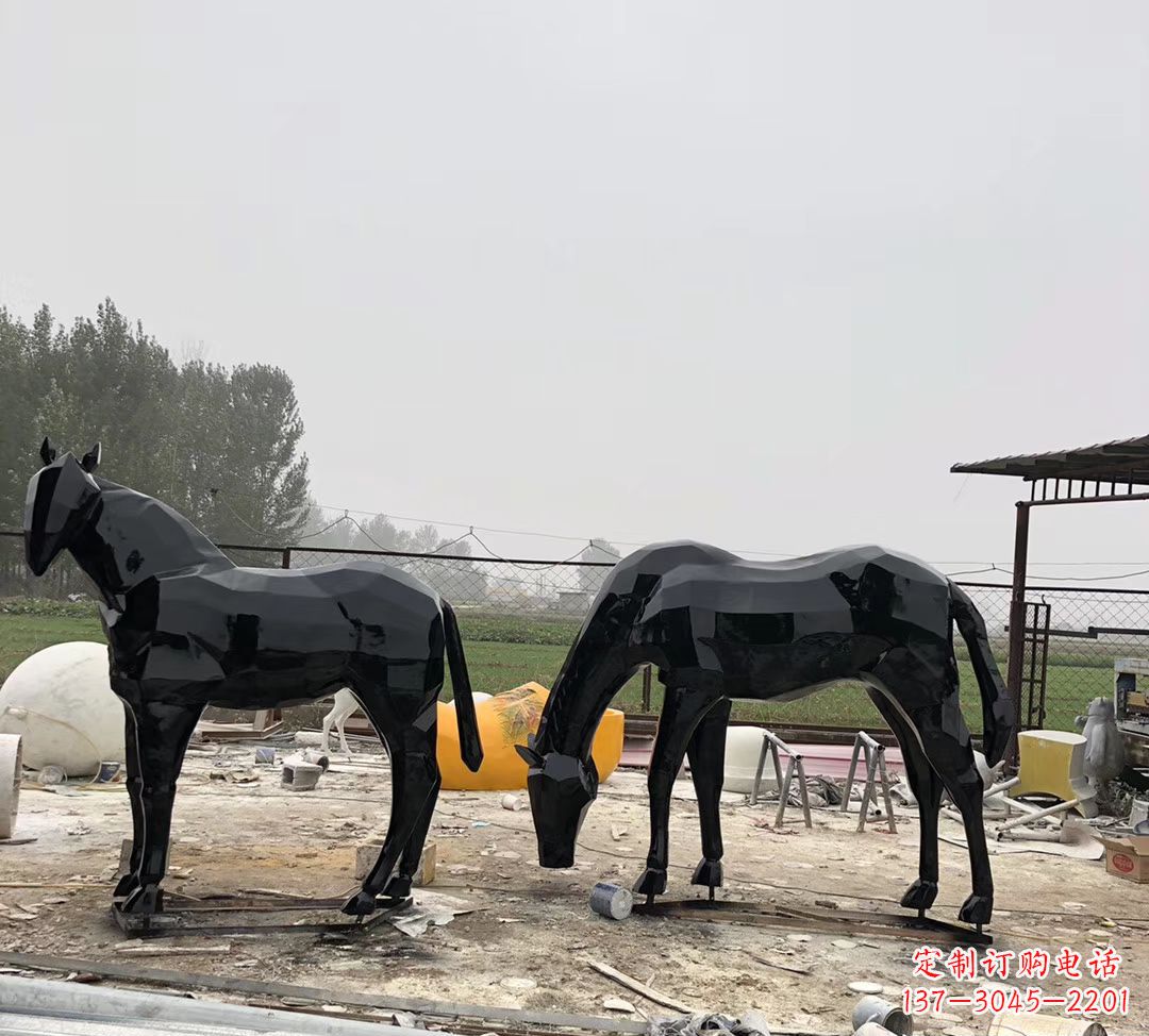 达州玻璃钢几何吃草马雕塑公园动物玻璃钢马雕塑 (4)