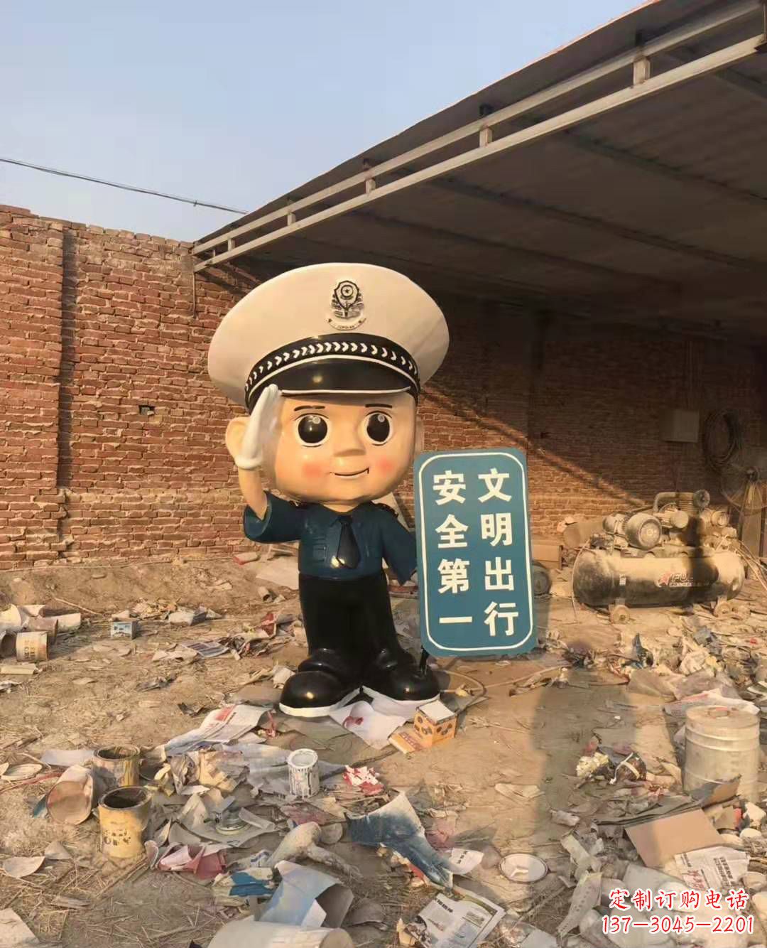 达州玻璃钢卡通警察雕塑公园广场安全警示语雕塑