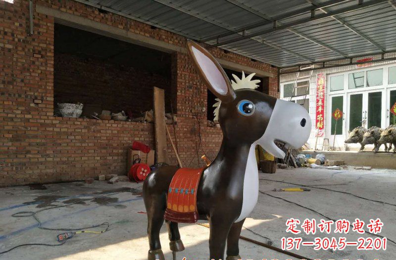 达州玻璃钢毛驴雕塑一种抒情的艺术形式