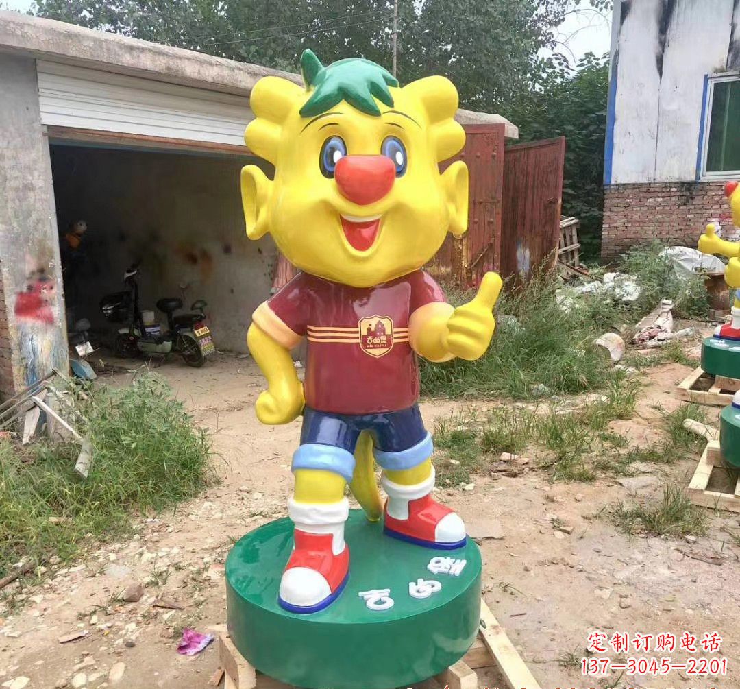 达州玻璃钢卡通小牛雕塑精致而可爱