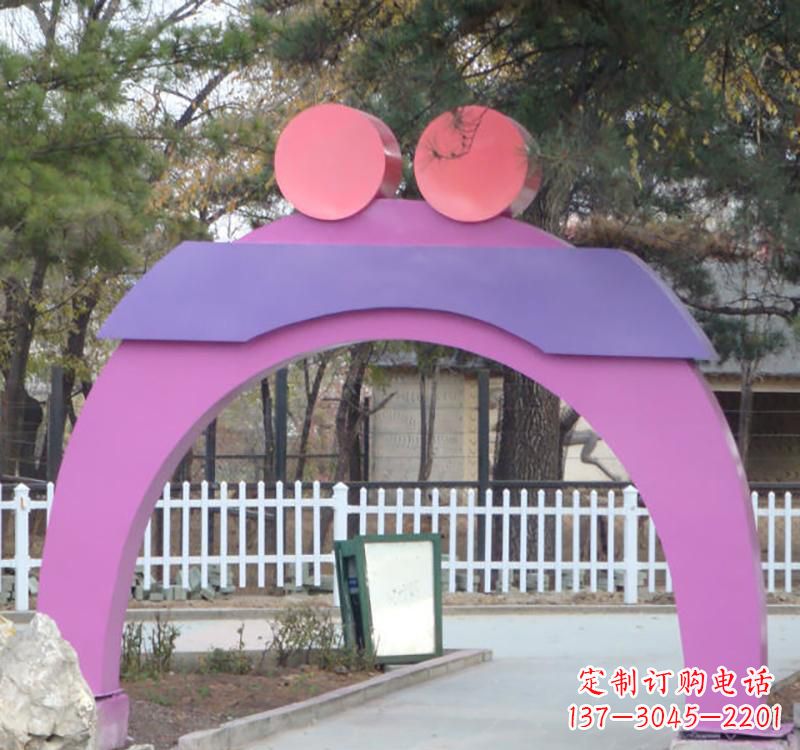 达州不锈钢爱心拱门雕塑给城市艺术添彩