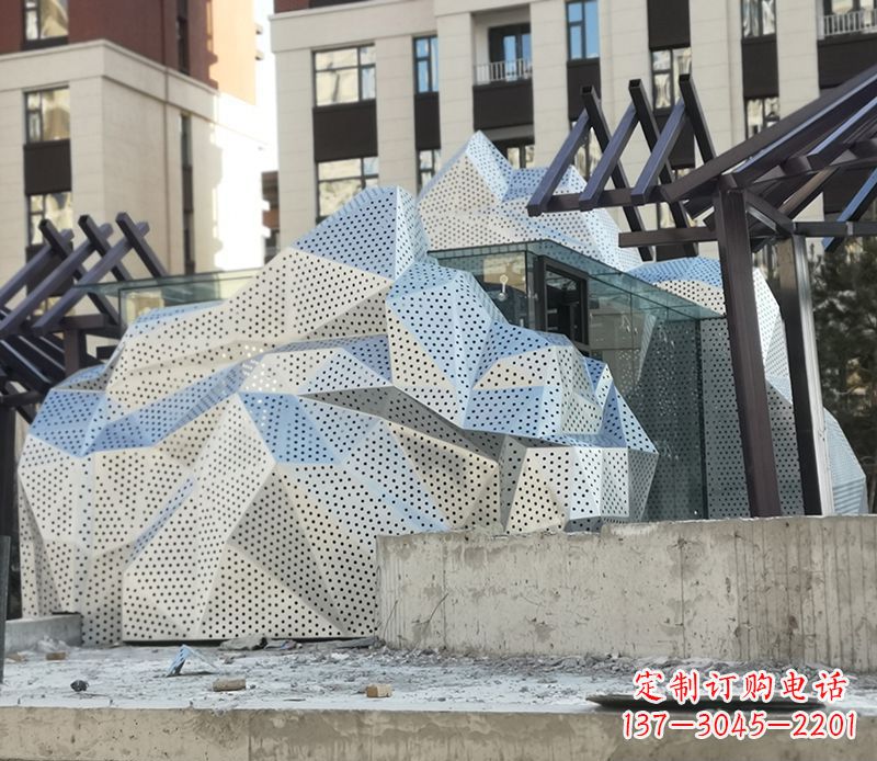 达州不锈钢假山雕塑给空间带来更多活力