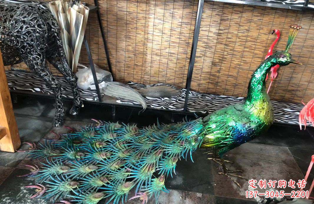 达州不锈钢彩色景观孔雀雕塑