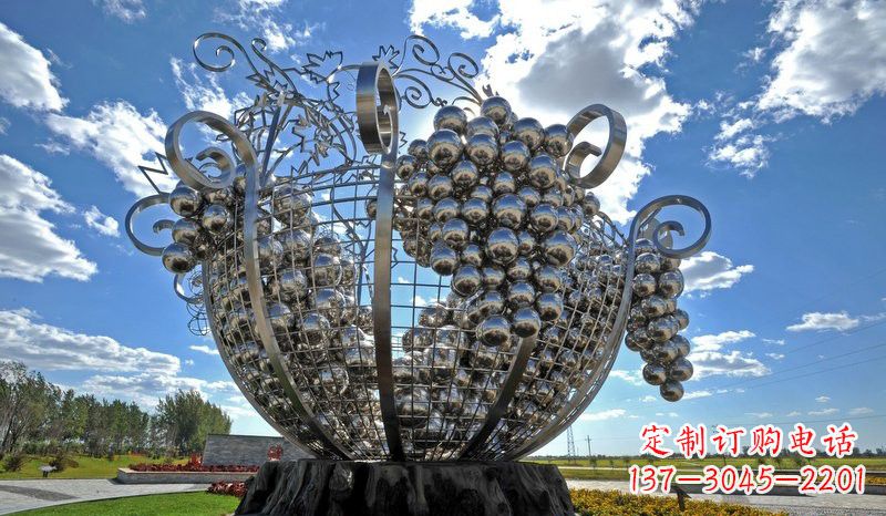达州不锈钢葡萄雕塑——城市的艺术之美