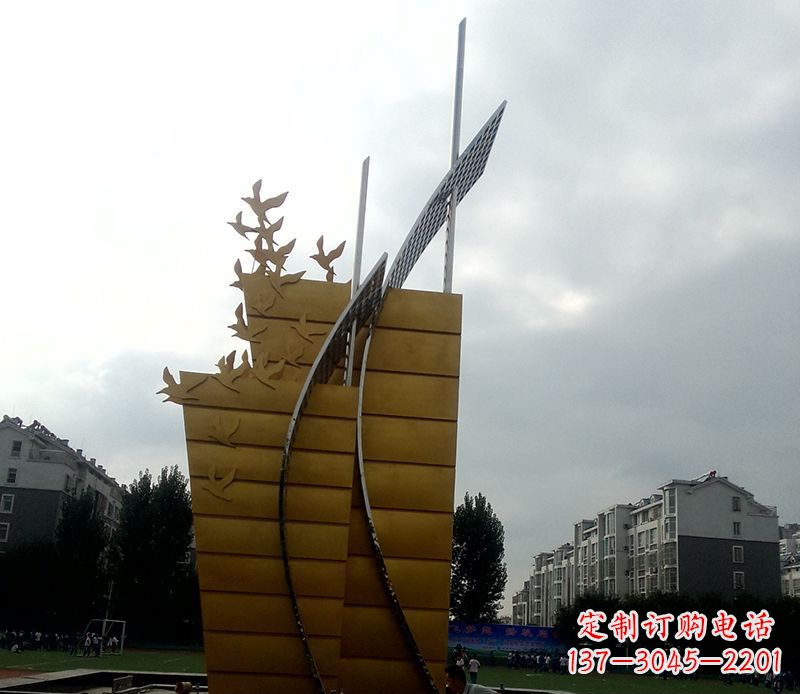 达州不锈钢帆船雕塑象征城市的起航