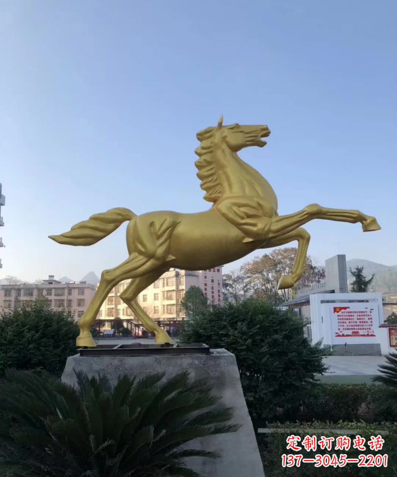 达州不锈钢城市广场的马雕塑——一个给城市带来新鲜感的艺术作品