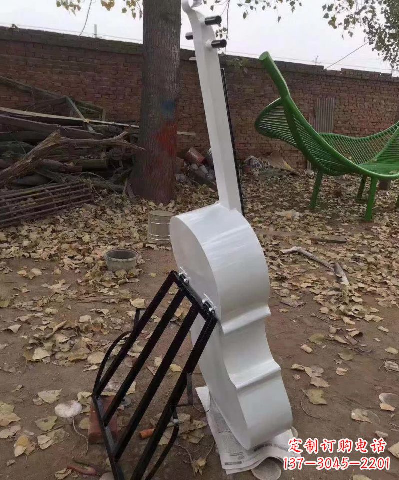 达州不锈钢大提琴雕塑——古典音乐的艺术表现