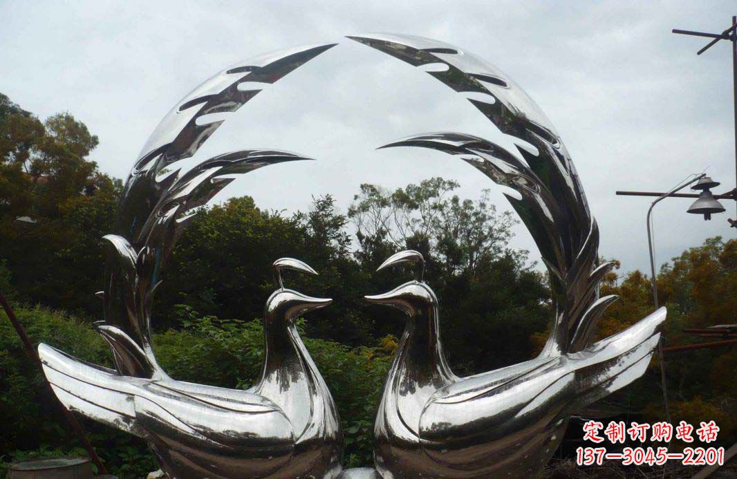 达州不锈钢抽象镜面孔雀雕塑