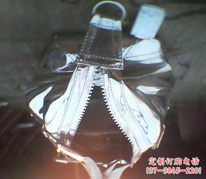 达州不锈钢创意手提包细节雕塑