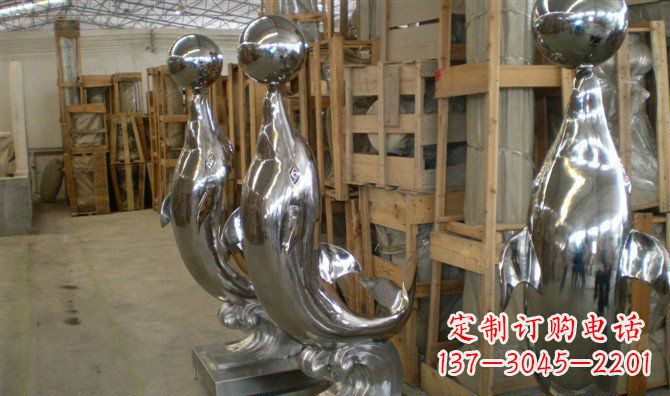 达州不锈钢顶球海豚雕塑融合精美艺术与实用功能