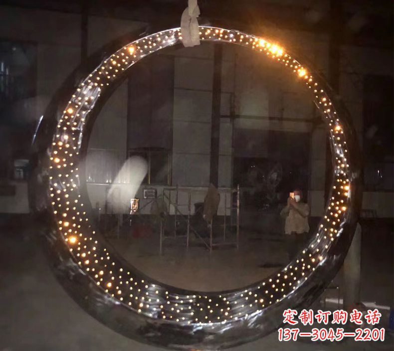 达州不锈钢发光月亮雕塑1
