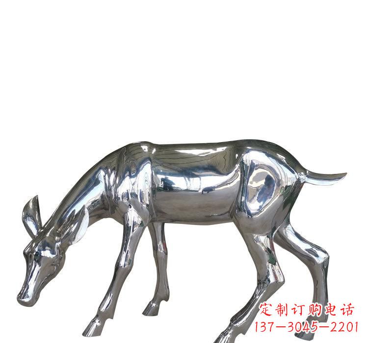 达州不锈钢公园草坪上的鹿雕塑——让美景更加完美