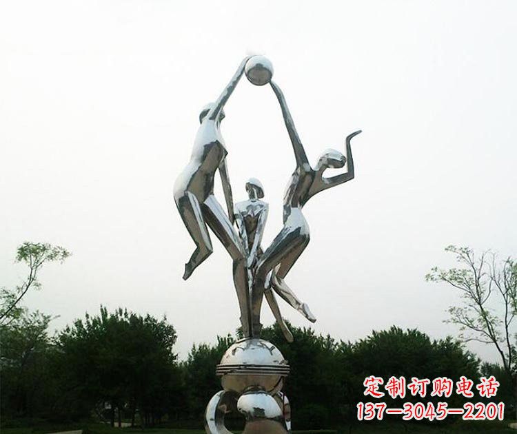 达州不锈钢公园打排球的女孩雕塑