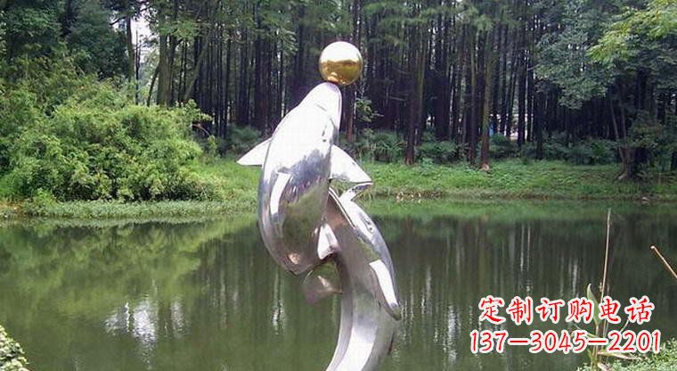 达州海豚的传说——不锈钢公园顶部雕塑