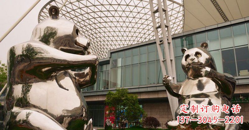 达州不锈钢公园动物镜面熊猫雕塑