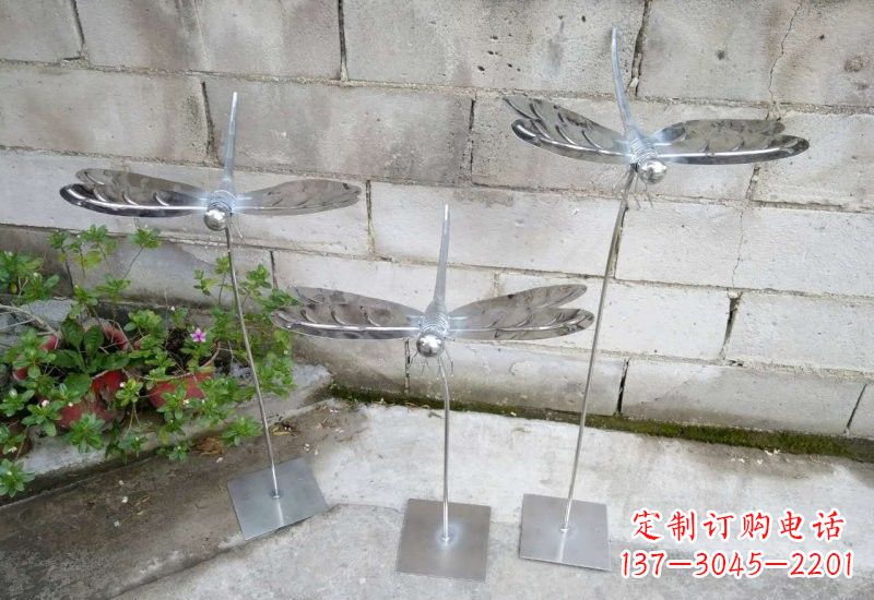 达州不锈钢公园动物镜面蜻蜓雕塑