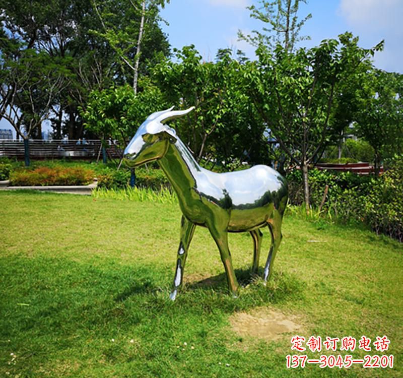 达州不锈钢公园动物镜面羊雕塑