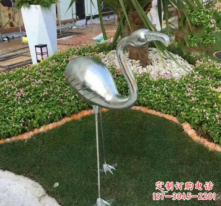 达州火烈鸟雕塑美丽而又充满力量