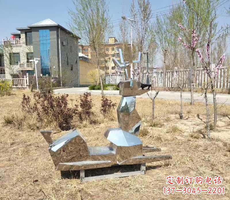 达州不锈钢公园小鹿雕塑给公园带来温馨气息