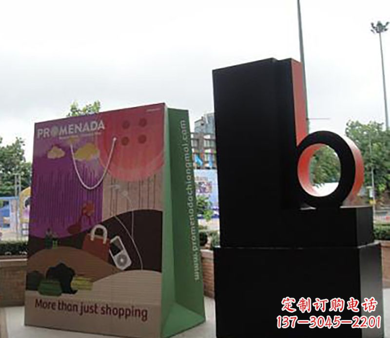 达州不锈钢购物袋雕塑为公园带来现代风格