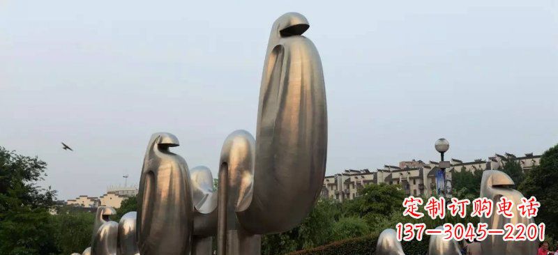 达州不锈钢广场上的骆驼雕塑