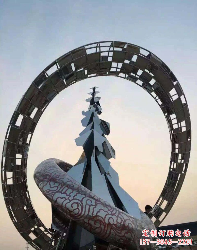 达州不锈钢广场抽象祥云和松树雕塑