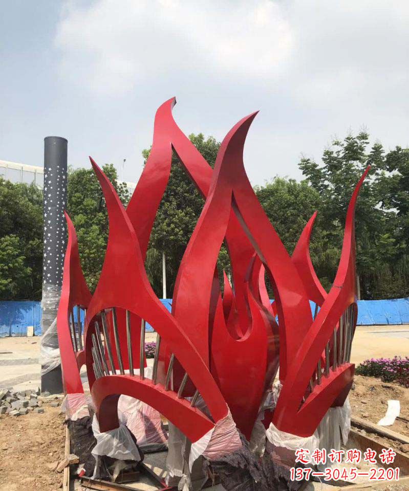 达州不锈钢广场树叶雕塑
