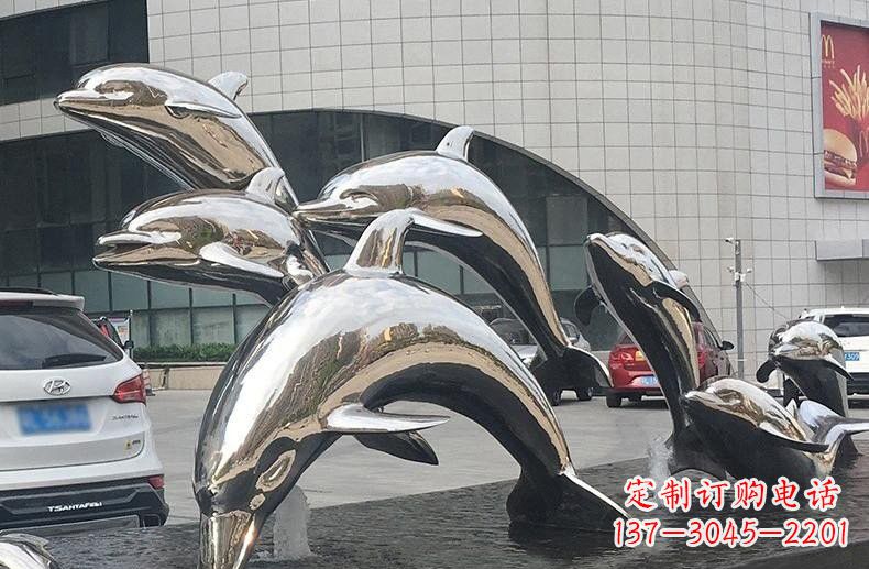 达州海豚雕塑——不锈钢广场上的跳跃动态
