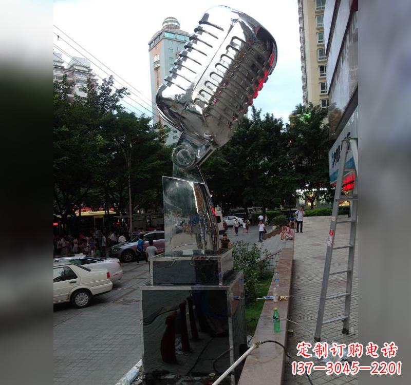 达州不锈钢话筒雕塑高贵而又精致
